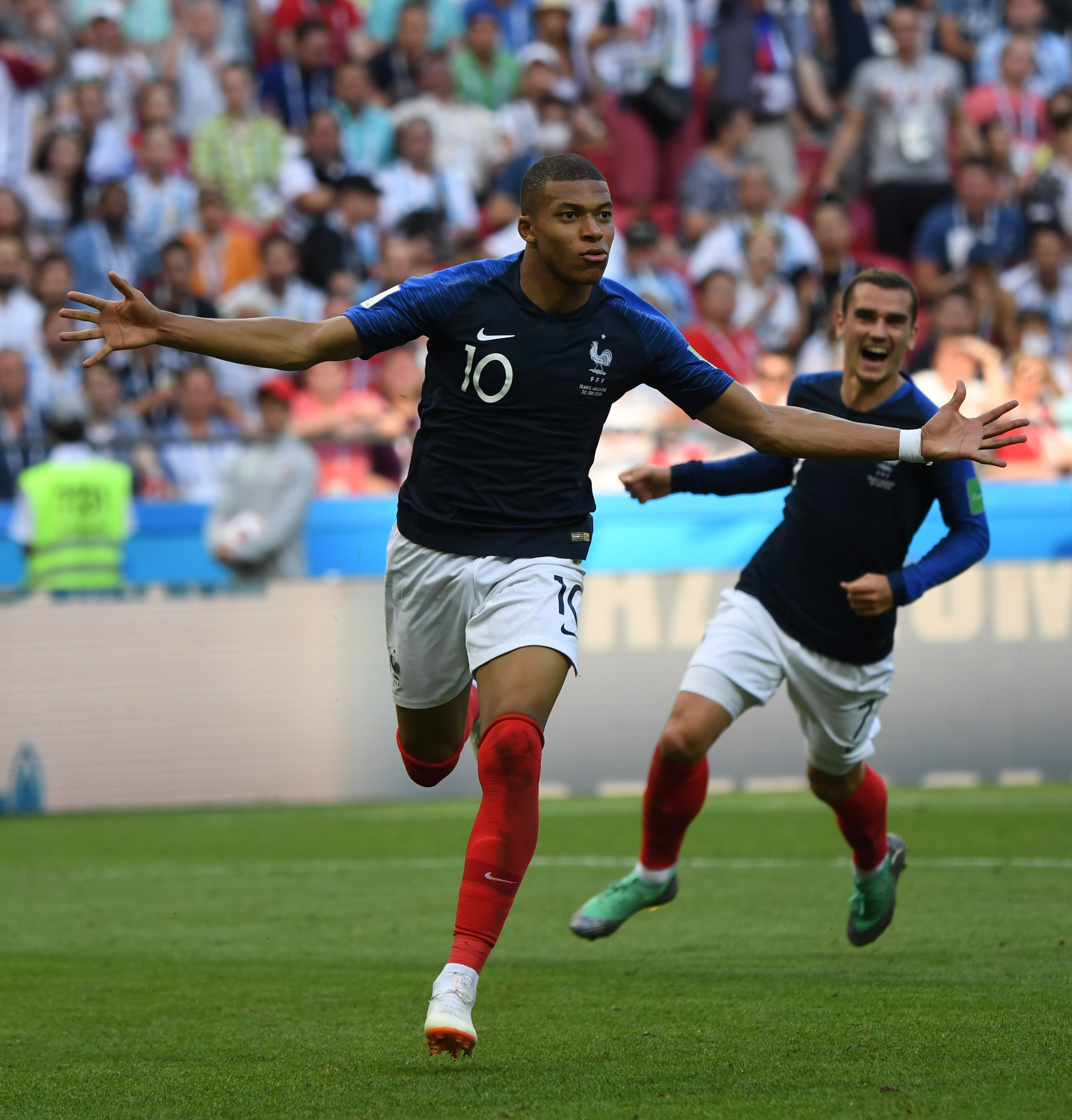 喜讯！南美冠军队主力国脚中卫为转会加盟国安，直接倒贴钱离队