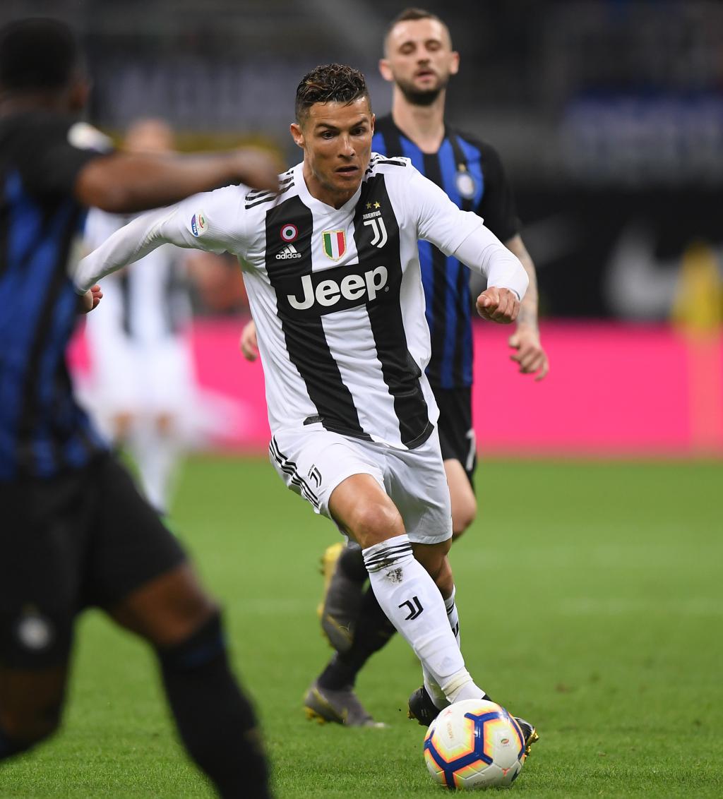 巴萨严打黄牛，追捕323起法兰克福球迷转售案件！（巴萨重拳整治黄牛，追查法兰克福球迷323起转售案）