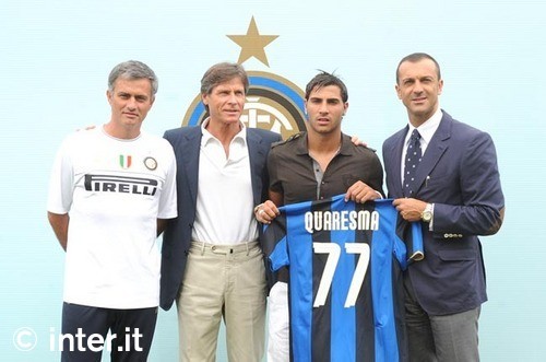 记者：谢维军在昨天的比赛中肋骨又裂了（记者：谢维军在昨日比赛中肋骨再次裂伤）