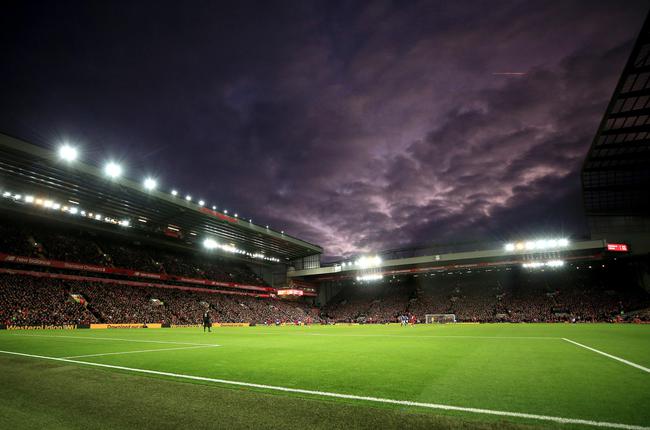 球迷：这球踢得跟动画一样