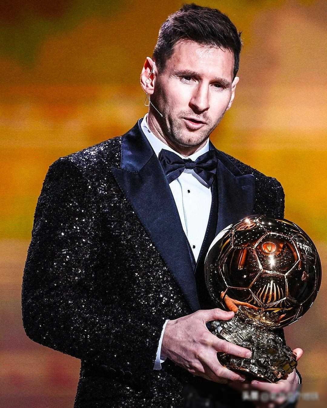 赫内斯：明年目标是德甲冠军；已准备庆祝活动？我们不想傲慢（赫内斯：明年剑指德甲冠军；被问庆祝是否已准备——不，我们不想显得傲慢）