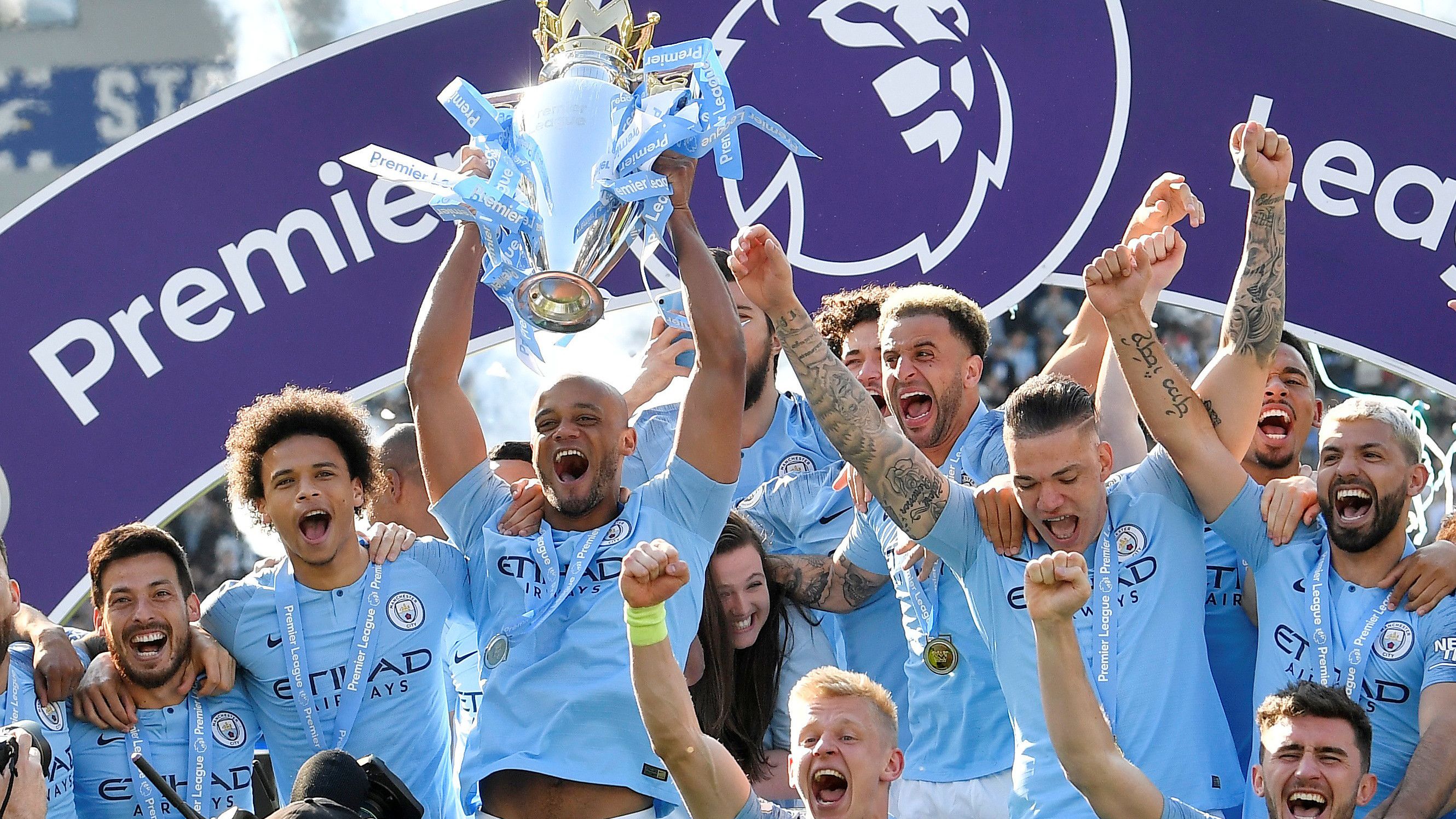 孔帕尼：球队处于困境时两名球员挺身而出，这就是我们的实力（孔帕尼：逆境时两名球员力挽狂澜，彰显球队实力）