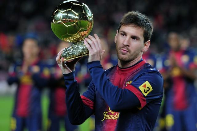 西甲爆大冷！9人皇马0-2竟不敌保级队！阿隆索怒批：裁判故意针对（西甲大冷门！皇马九人应战0-2负于保级队，阿隆索怒斥：裁判在针对）