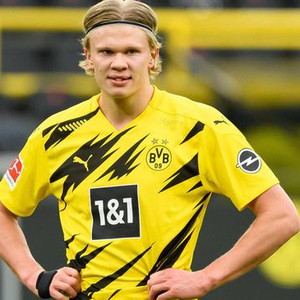 梅西夺冠后发动态庆祝！始终强调团队！还感谢工作人员和管理层！（梅西夺冠后发文庆祝：强调团队并致谢工作人员与管理层）