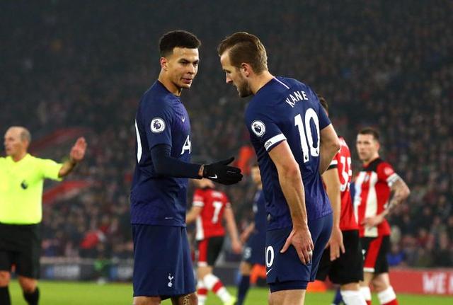 马克西半场18分2抢断，带队领先22分打爆勇士（马克西半场轰18分2断，率队早早建立22分领先痛击勇士）