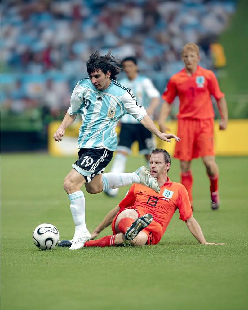 塞尔吉尼奥谈外号“塞鸟”：我像鸟一样，带着大家飞（塞尔吉尼奥谈“塞鸟”：像鸟般振翅，带队飞翔）