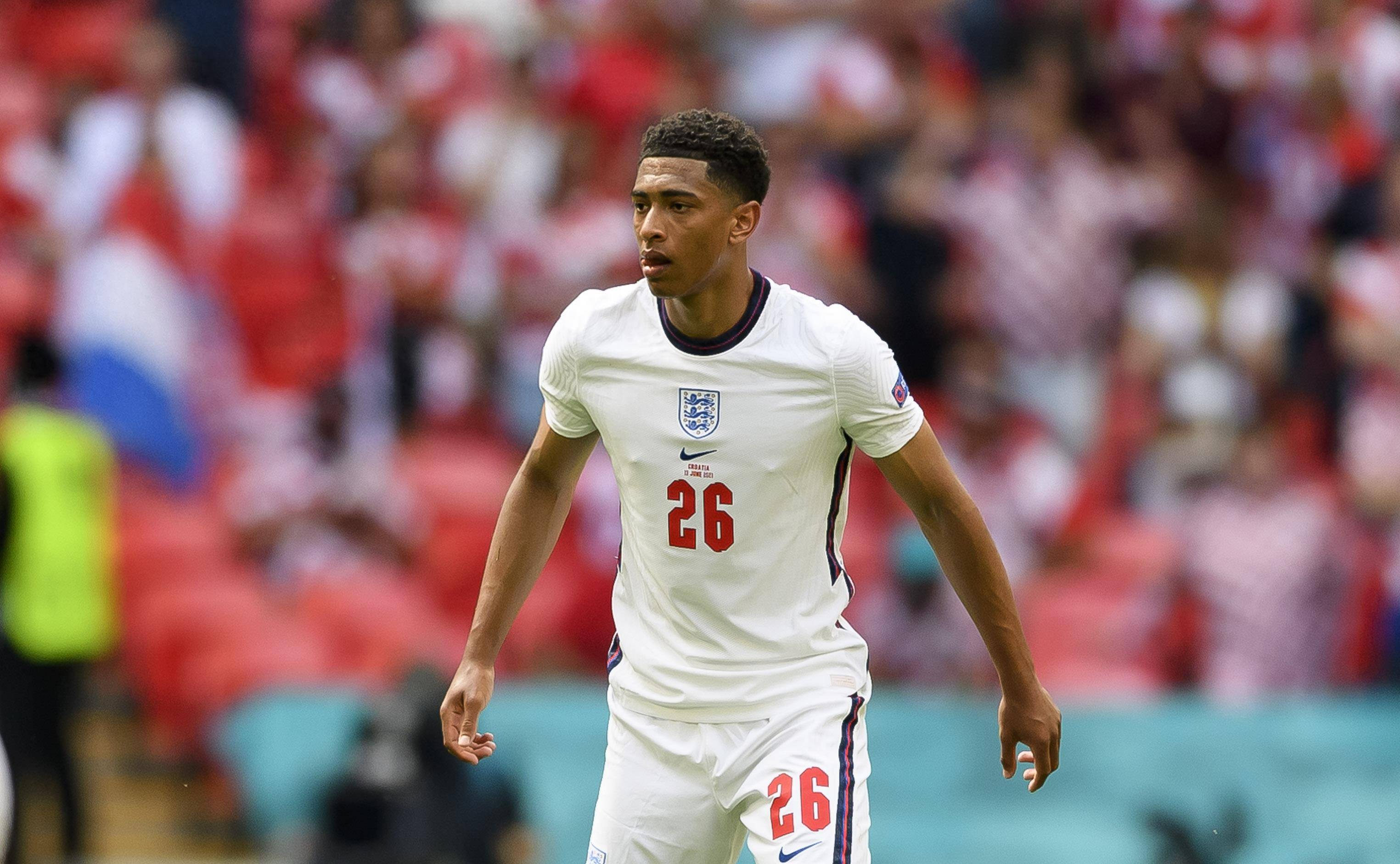 爵士东契奇30+三双力助球队逆转