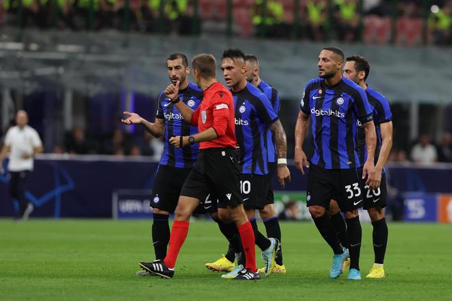 澳超战报：奥鲁维米送礼，喷气机7分钟3球，3-1力克凤凰（澳超速报：奥鲁维米失误，喷气机7分钟三连击，3-1击退凤凰）