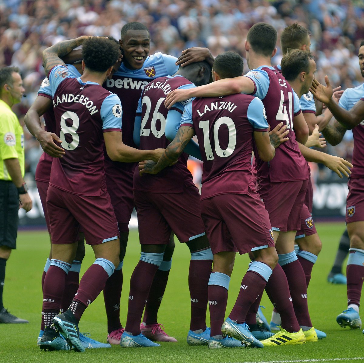 北爱尔兰主帅谈对意大利：无论遇到哪队都很复杂，他们非常强