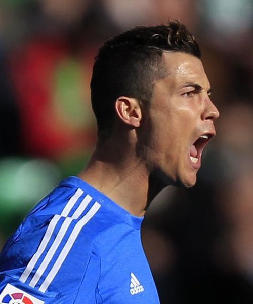 迪马济奥：夸德拉多将因伤缺席本周末比萨与国米的比赛（迪马济奥：夸德拉多因伤无缘本周末比萨对阵国米）