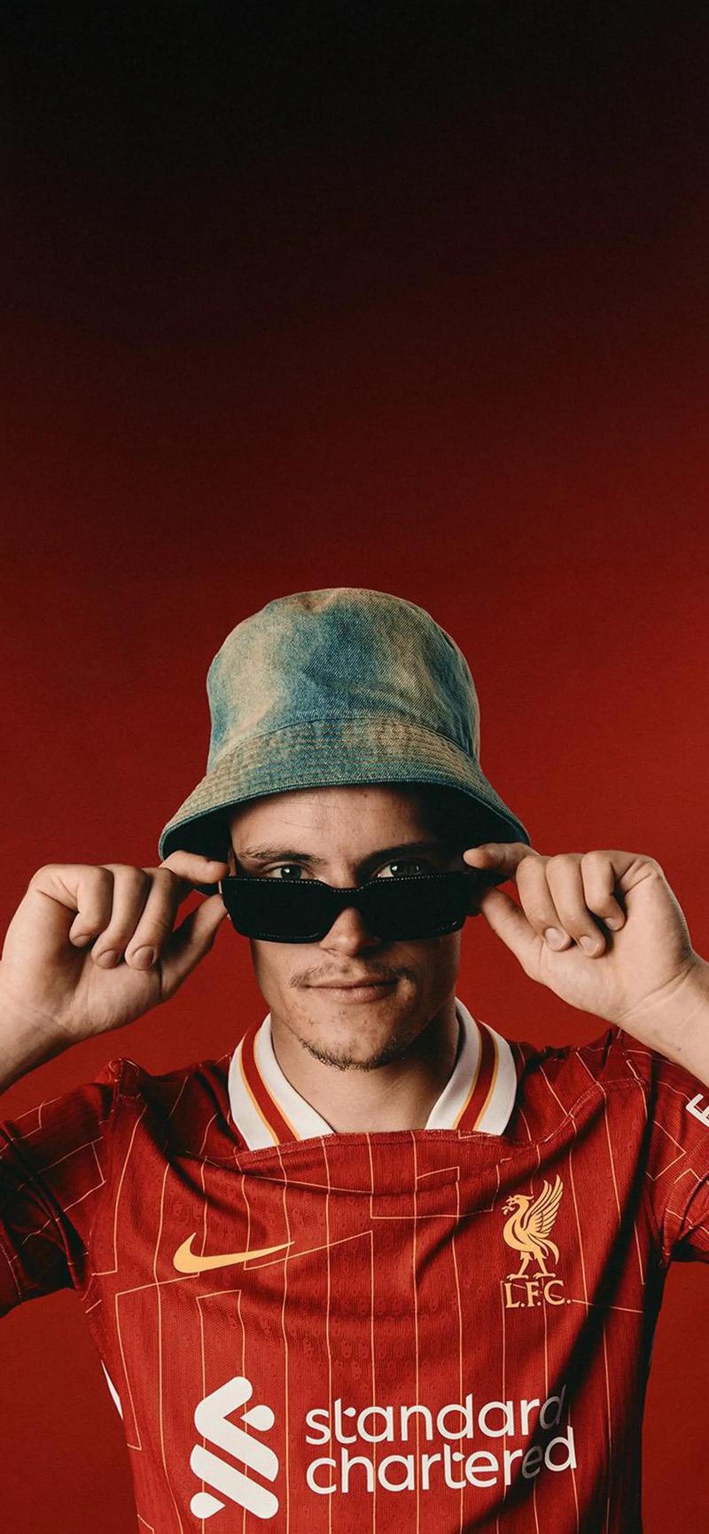 法尔克：很高兴球队能与红牛集团合作，有问题会与克洛普交谈（法尔克：欣见球队携手红牛集团，如有问题将与克洛普沟通）