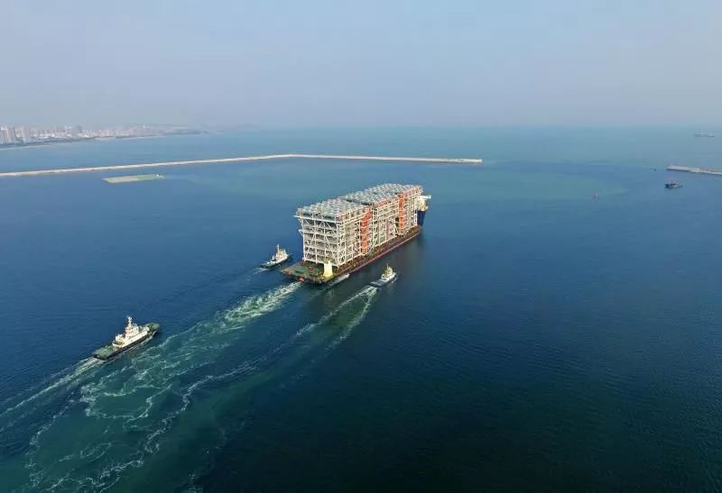 每体：拉菲尼亚没有经纪人也无意离开巴萨，他决心履行完合同（每体：拉菲尼亚无经纪人且无意转会，坚决在巴萨履行合同）